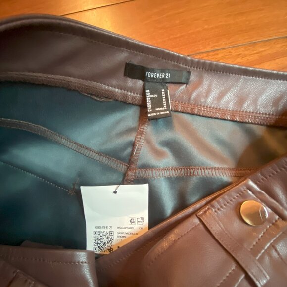 Forever 21 Brown Faux Leather Skirt size Medium - Picture 6 of 9